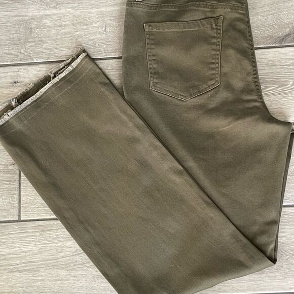 One 5 One- High Waist Raw Hem Jeans Color: Olive Size: 14/32 - Picture 4 of 12